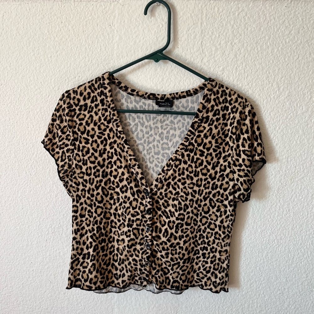 Rue21 Cheetah crop tee